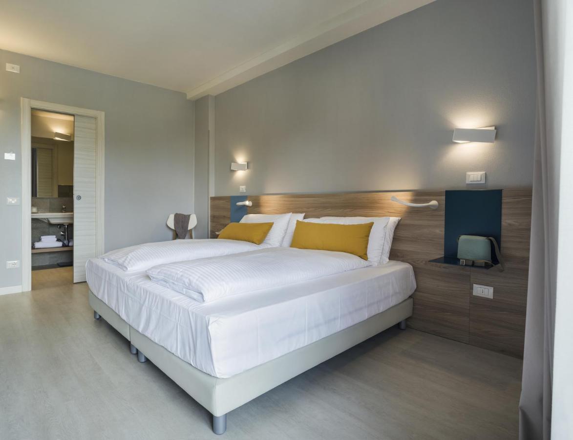 Hatelier Garda Home By Enjoy Garda Hotel Peschiera del Garda Esterno foto