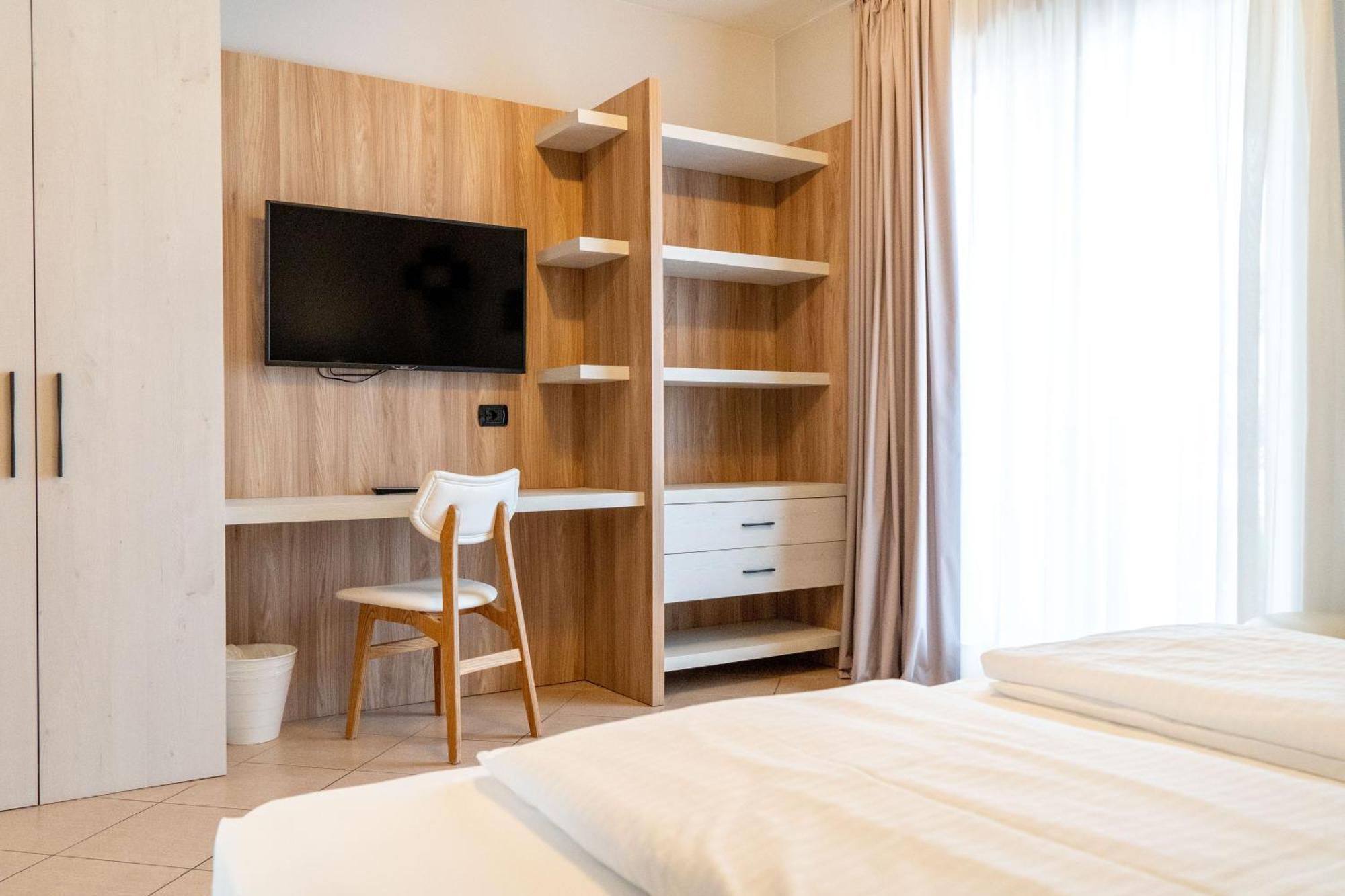 Hatelier Garda Home By Enjoy Garda Hotel Peschiera del Garda Esterno foto